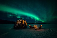 Checka in på Lake Inari Aurora Hut, rakt under de dansande norrskenen. Foto: Wilderness Hotel Nellim