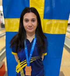 Elissa Mehmet tar silver i singel. Tidigare under dagen tog hon även brons i All Event.