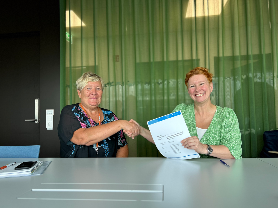 Liselott Bergkvist, regionchef på Peab och Ior Berglund, förvaltningschef Västra Götalandsregionen