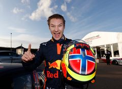 Red Bull-föraren Dennis Hauger från Norge tävlar i Porsche Race Of Champions Snow + Ice Challenge. Han är regerande F3-mästare och en av världens mest omtalade unga talanger inom internationell formelbilsracing.