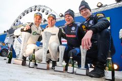 Det blev dubbel pallplats för Volkswagen Dealerteam BAUHAUS i Rally Sweden. Ole Christian Veiby och Jonas Andersson segrade med Stig Rune Skjaermoen och Johan Kristoffersson på tredje plats.