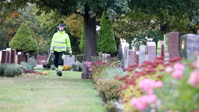 Diplomerad kyrkogårdsarbetare - en möjlighet att kompetensutveckla medarbetare och höja yrkesstoltheten i arbetslaget.