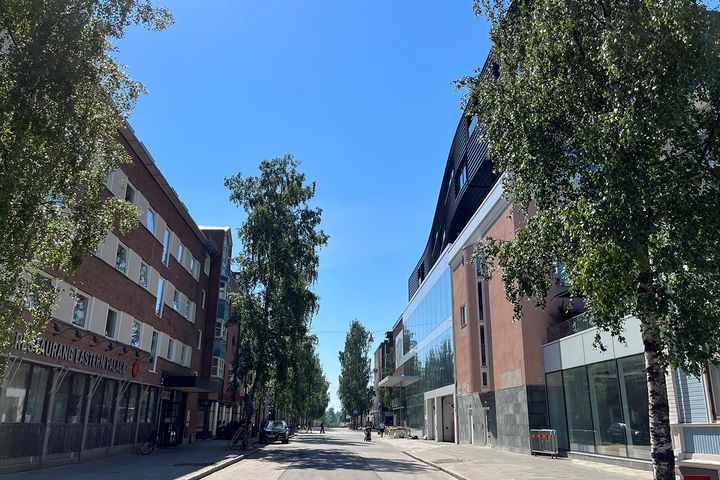 Vasagatan som den sett ut de senaste åren. Med start i dag påbörjas gatans förvandling till ett mer attraktivt gaturum och Umeåborna bjuds in att tycka till.