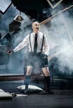 En midsommarnattsdröm, 2023. Robert Fux som Puck. Foto: Kungliga Operan/Sören Vilks