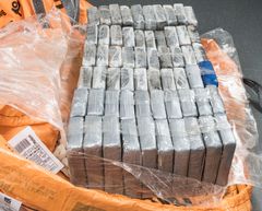 Tulltjänstemännen i Göteborg upptäckte sammanlagt 150 kilo kokain till ett värde av cirka 120 miljoner kronor i missbrukarledet i en container i Göteborgs hamn. Foto: Tullverket.