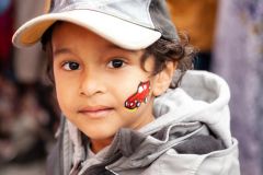 Ansiktsmålning pojke, Rinkebystråket. Foto: Markus Hallberg