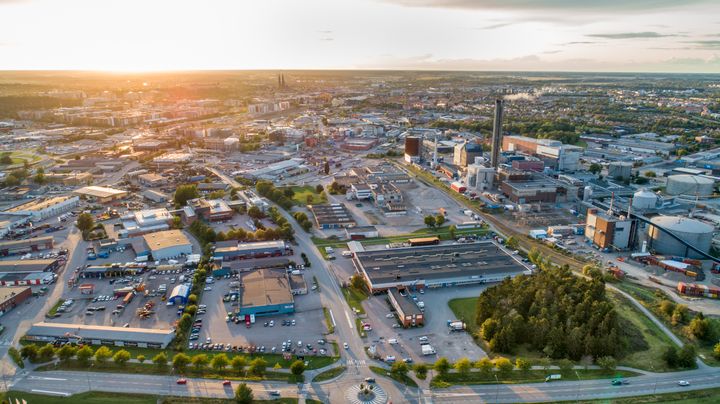 Uppsala kommun säljer nu sju industrifastigheter och en kontorsfastighet till Areim. Denna affär är den tredje stora fastighetsaffären som kommunen har gjort under våren 2020.
