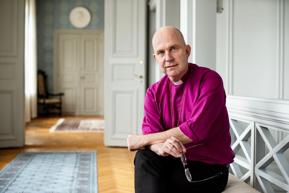 Biskop Fredrik Modéus liggande 10 - Foto Lina Alriksson