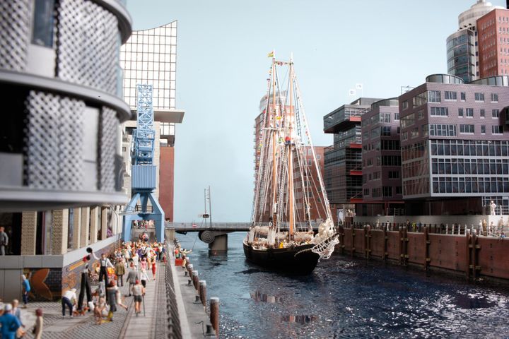 Hamburg: Miniatur Wunderland. Klaffbro med historiskt skepp. © Miniatur Wunderland
