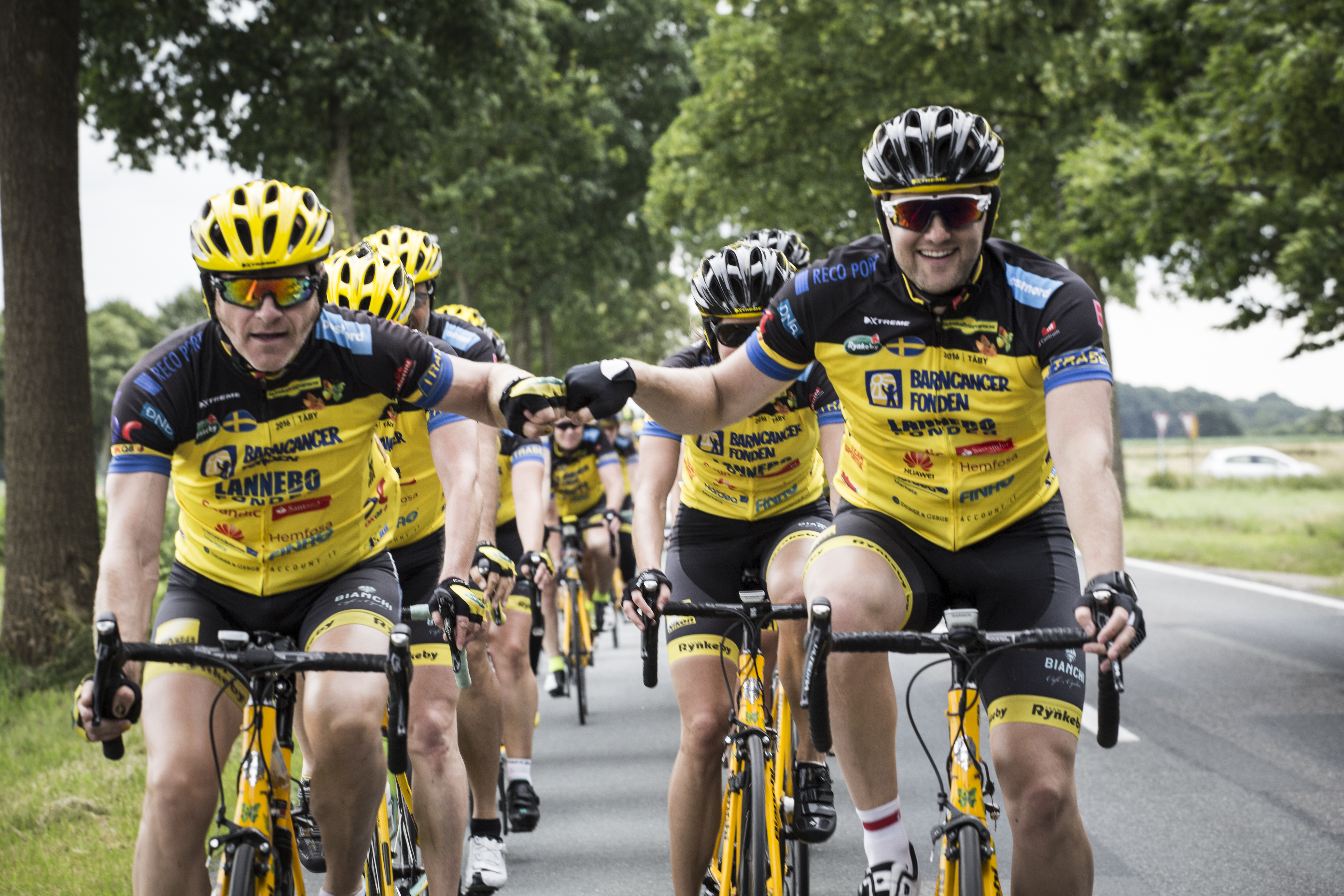 Det blir ingen cykling till Paris i år. Men insamlingen fortsätter ändå. Foto: Team Rynkeby
