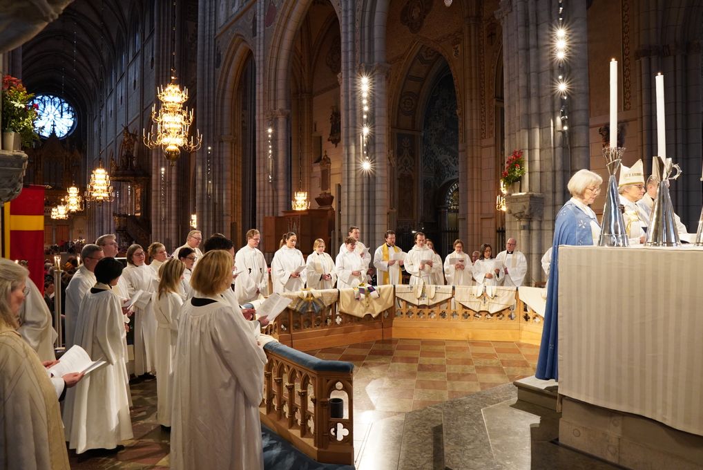 Bild från diakon- och prästvigningen i januari 2023. Foto: Leif Eiman