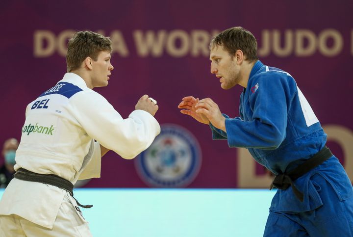 Robin Pacek (i blått) mot Matthias Casse på Doha Masters 2021. Foto Marina Mayorova.