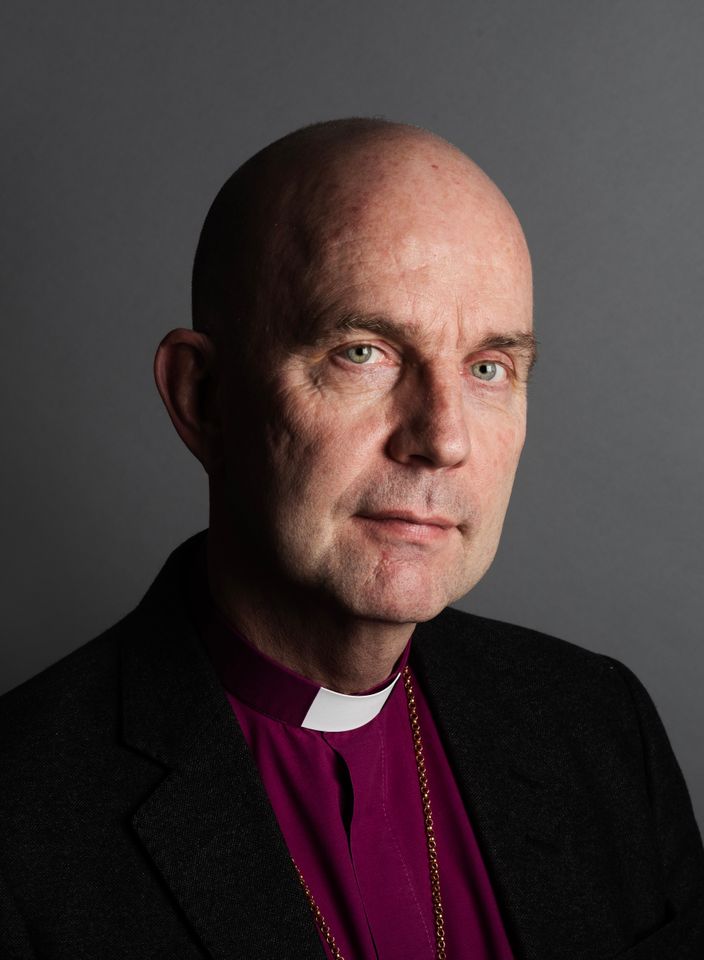 Biskop Fredrik Modéus stående 1 - Foto Lina Alriksson