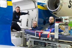 Sjuksköterskor anställda vid Region Uppsala, med specialistutbildning inom IVA eller anestesi är klara som Flightnurse och redo för operativ driftstart vid beredskapsbasen på Arlanda.