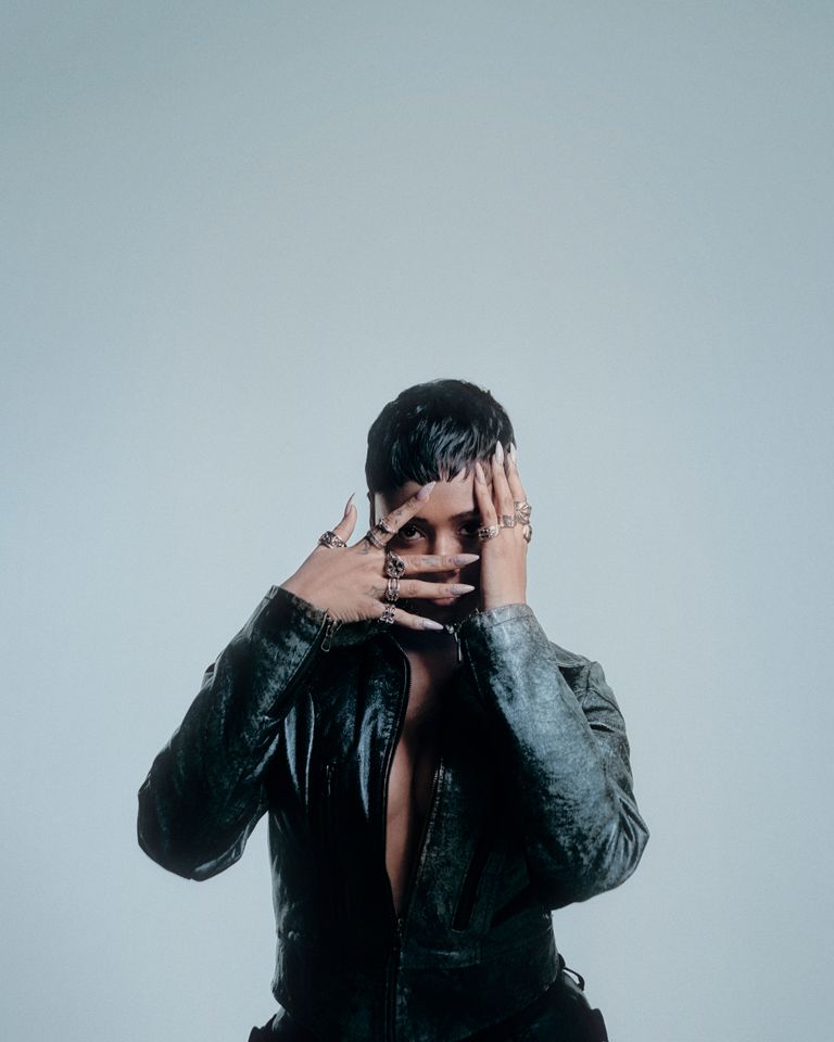 Londonbaserade Skyla Tylaa är en DJ och artist som etablerat sig som ett av de mest spännande namnen inom afro-elektronisk musik och amapiano. Under Kulturnatten 12 september spelar hon på Vaksala torg. Foto: Pressbild