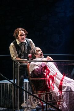Sweeney Todd, Ola Eliasson och Jeremy Carpenter. Foto: Kungliga Operan/Annika Berglund