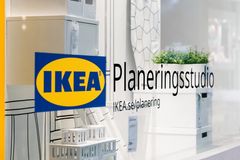 I IKEAs nya butiksformat kan kunderna möta heminredningsexperter och få personlig service för att planera sina hem eller beställa produkter ur hela sortimentet. 