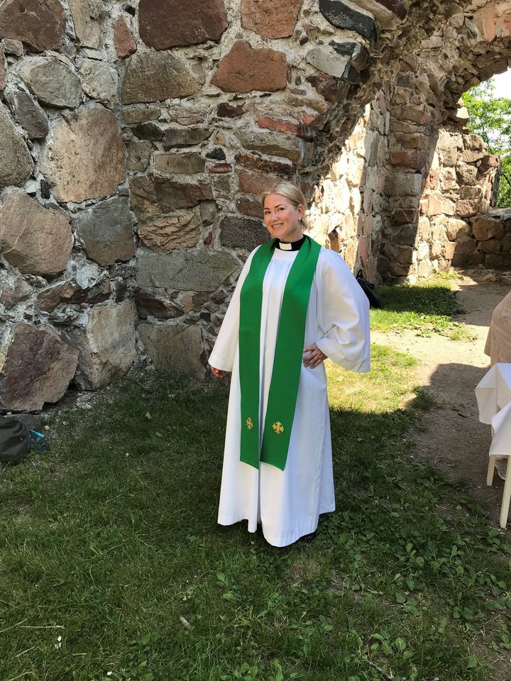 Annica Sundkvist Kärnbo kyrkoruin, Mariefred.jpg