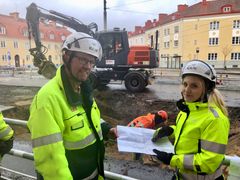Bild: E.ON. Fredric Botlin, distributionschef E.ON Norrköping och Karolina Nygren, projektledare E.ON Norrköping.