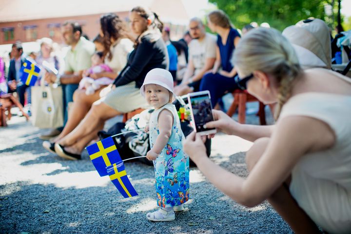 Traditionsenligt arrangerar Sigtuna kommun en Medborgarskapsceremoni i samband med svenska nationaldagen. Foto: Rosie Alm/Sigtuna kommun