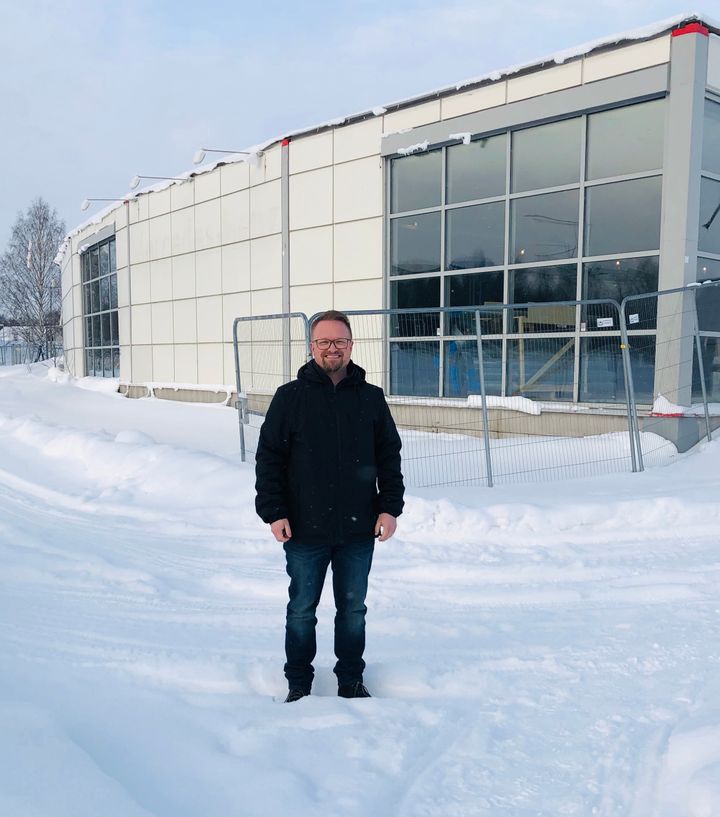 Fredrik Carlsson, rektor Praktiska Gymnasiet Luleå, framför skolans nya lokaler på Ålgatan. Bildrättigheter: Praktiska gymnaiset, får användas för redaktionellt bruk.