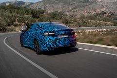Den kamouflerade versionen av ID.7 genomgår sina sista testkörningar kring Alicante i Spanien.