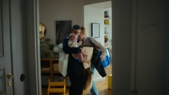 I den kampanj som IKEA lanserar nu på fredag ligger fokus på hur föräldrar kan förbättra livet hemma och uppnå en bättre balans.
