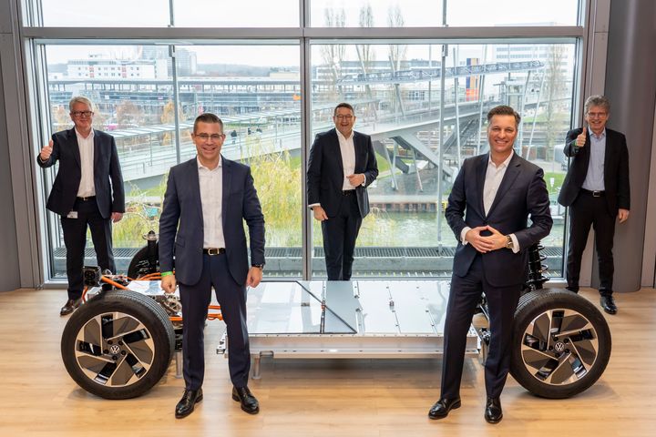 Från vänster: Mathias Miedreich (Umicore), Thomas Schmall, Frank Blome, Jörg Teichmann (Volkswagen), och Ralph Kiessling (Umicore).