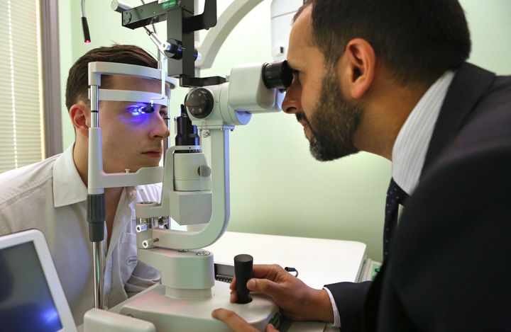 pecsavers Cambridge optometrist - glaukomtest. Foto: Specsavers