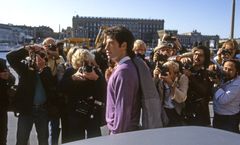 John Travolta på besök i Stockholm 1983. Foto: 	BERTIL S-SON ÅBERG BÅ