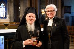 Den ekumeniska patriarken Bartholomeus I och ärkebiskop Antje Jackelén. Foto: Magnus Aronson