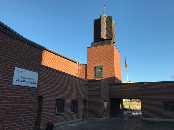 Vilunda kyrka, som tillhör Hammarby församling, i Upplands Väsby.