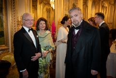 Kungliga Operans Jubileumsgala. Hovsångare Karl-Magnus Fredriksson med Kungen och Drottningen. Foto: Kungliga Operan/Markus Gårder
