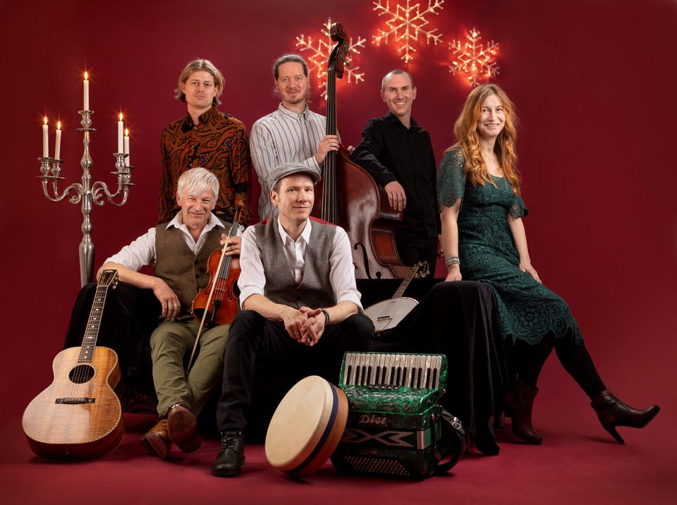 West of Eden är utan tvekan ett av Sveriges främsta folkrockband. Den 11 december spelar de sin populära julkonsert "Celtic Christmas" på UKK. Foto: Kristin Lidell