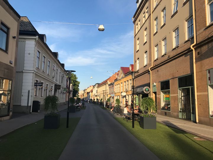Sommargågatan på Östra Storgatan en kväll 2021.