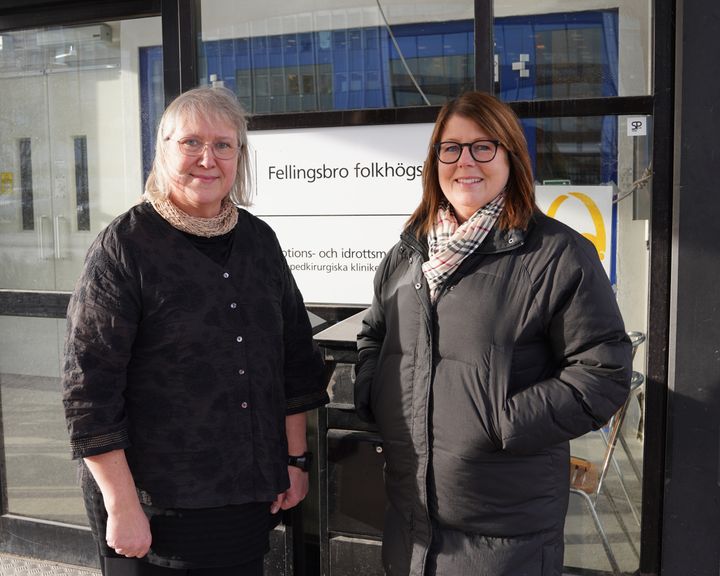 Till vänster: Lea Strandberg, leg. Psykolog, leg. Psykoterapeut. Till höger Karin Bäckgren, teckenspråks- och dövblindtolk, folkhögskollärare, beteendevetare, KBT-terapeut och organisationskonsult.