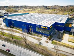 Större delen av taket är täckt med soldceller vilket gör IKEA Kållered unikt i Sverige.