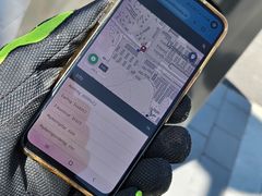 Via Väsbykartan kan numera alla Väsbybor hitta stomnätspunkterna och koordinaterna för dem. Det kan vara viktig information, till exempel då man vill anlita en byggfirma för att bygga på sin villatomt. Väsbykartan har också till syfte att visa villaägare och andra var stomnätspunkterna finns så att ingen av misstag tar bort dem. Foto: Daniel Jansson, Upplands Väsby kommun