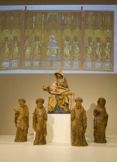 Bilden på Väggen visar hur figurerna såg ut i kyrkan innan stölden.