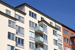 Bostadsrättspriserna steg med 1 procent i oktober, medan villapriserna förblev oförändrade.