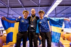 Robin Ilhammar, coach Mattias Melin och Carl EKlund