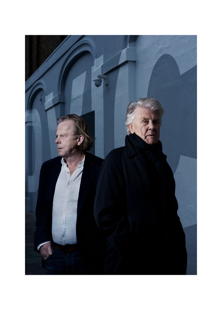 Krister Henriksson och Sven-Bertil Taube utanför The Old Vic Theatre i London. Foto: Therese Öhrvall