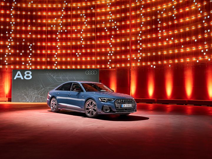 Flaggskeppsmodellen Audi A8 i uppdaterad form
