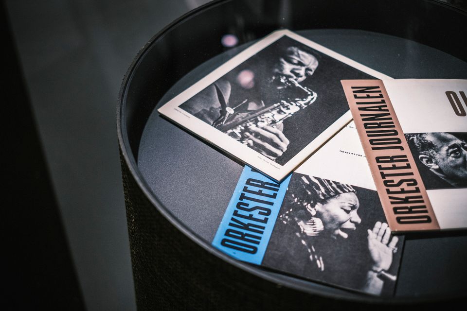 Tidningsomslag i utställningen Foto: Christer Landergren