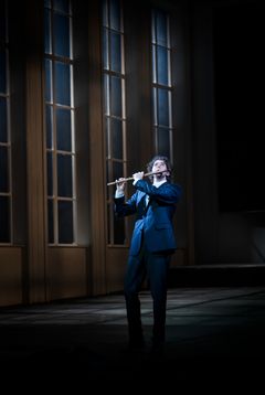 Trollflöjten. Jonathan Koppel som Tamino. Foto Kungliga Operan/Markus Gårder