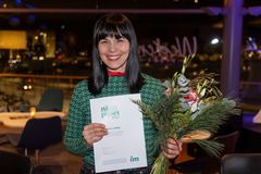 Elin Anna Labba blev glad och överraskad av priset. Foto: Lennart Käck/IM