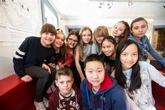 Spela brädspel, lära sig att producera musik eller åka inlines. Pyssla, gå spökvandring eller vara med på vattengympa. Spela fotboll, gjuta egna mynt eller se en film. Valmöjligheterna kring aktiviteter på höstlovet är många i Sigtuna kommun - oavsett ålder och funktionsförmåga. Foto: Kari Kohvakka