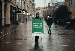En grön linje i centala Göteborg som uppmärksammar Synlinjens arbete för att underlätta i synskadades vardag. Foto: Alexander Svensson. Bilden är fri för publicering.