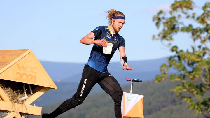 FRI BILD. Gustav Bergman sprang hem silver på medeldistansen på VM i Tjeckien. Foto: Sara Malmborg/Orienteringsmagasinet Skogssport