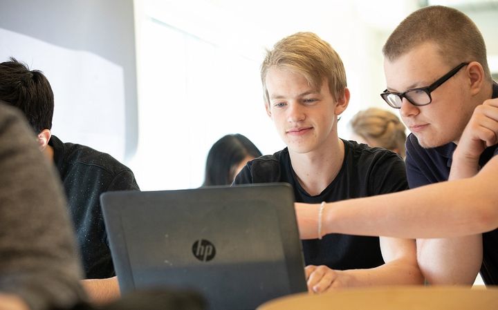 Skolsverige väntar på beslut om nya regler för fjärrundervisning.